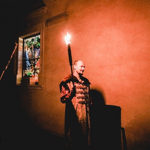 Nocne zwiedzanie z pochodniami