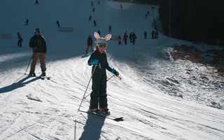 Pierwsze narty z dzieckiem – poradnik dla rodziców