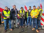 Durdy. Blokada torów wstrzymana. Rolnicy wciąż protestują na drogach