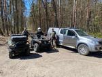 Wspólne patrole w lasach - tarnobrzescy policjanci dbają o bezpieczeństwo podczas majówki