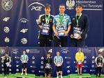 Pływacy UKS Delfin Tarnobrzeg z medalami w Ostrowcu Świętokrzyskim. Rekordowy występ Alberta Borkowskiego |